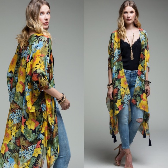 the boutique Tops - Daydream Floral Kimono NWT